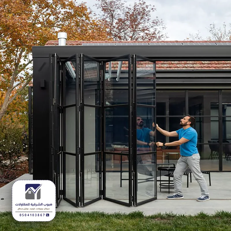 مجلس زجاجي في الحوش بالدمام